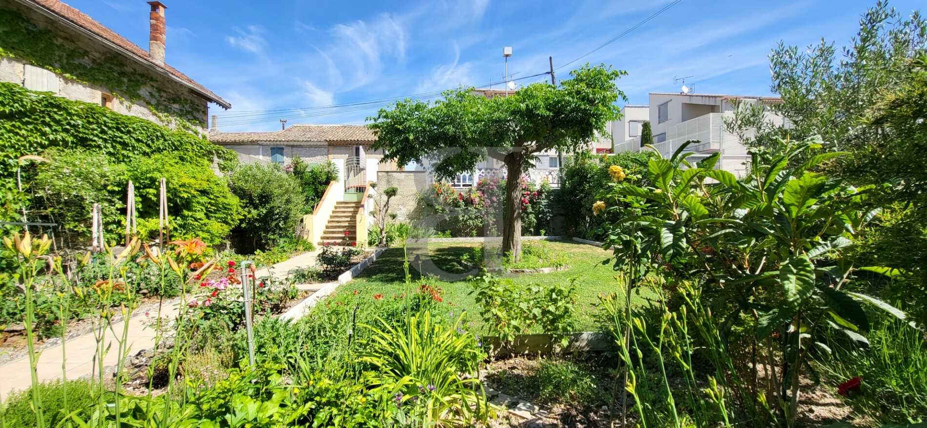 House in Vaison-la-Romaine, Provence-Alpes-Cote d'Azur 10829655