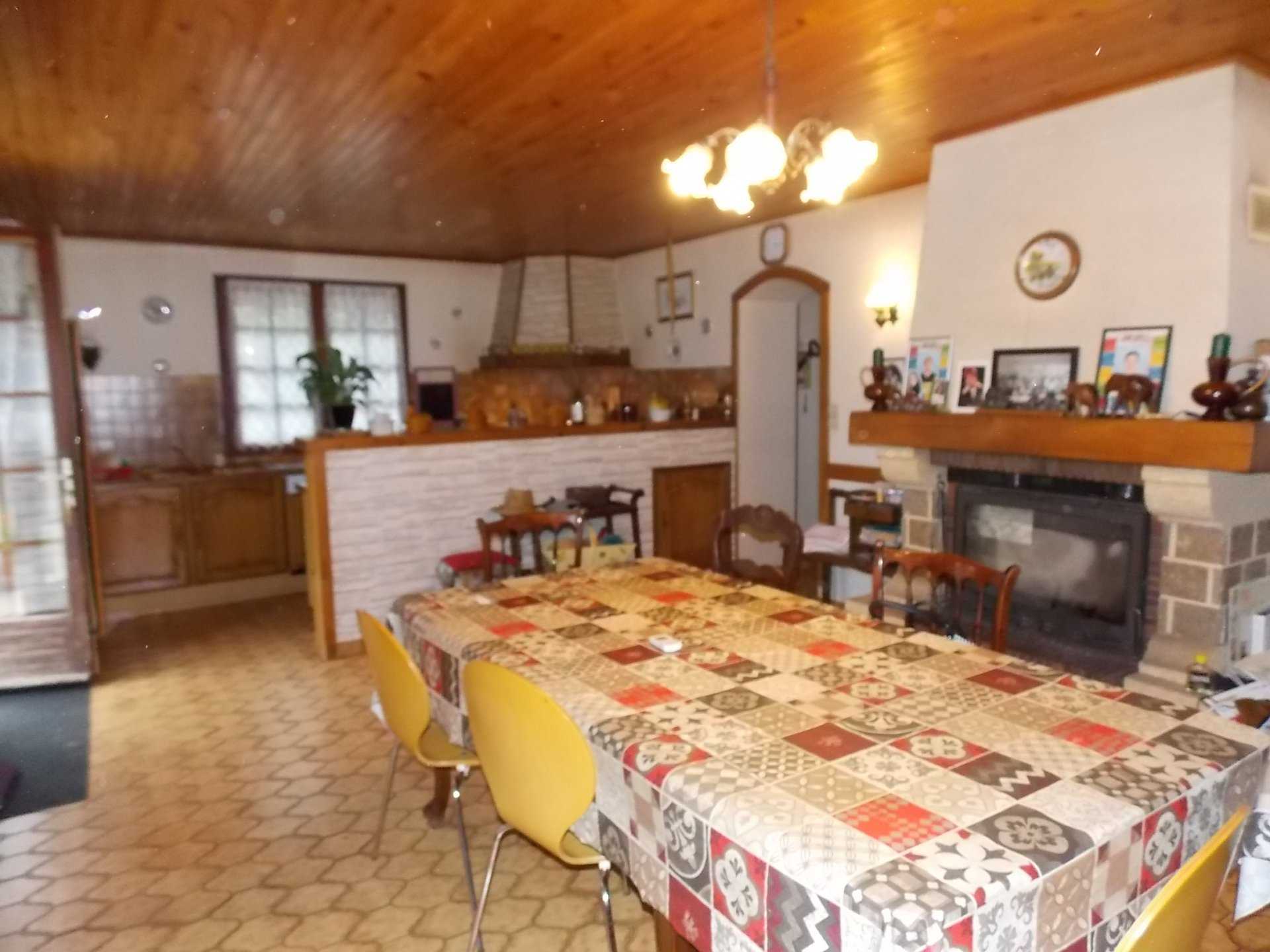 Andere in Charroux, Nouvelle-Aquitaine 10829880
