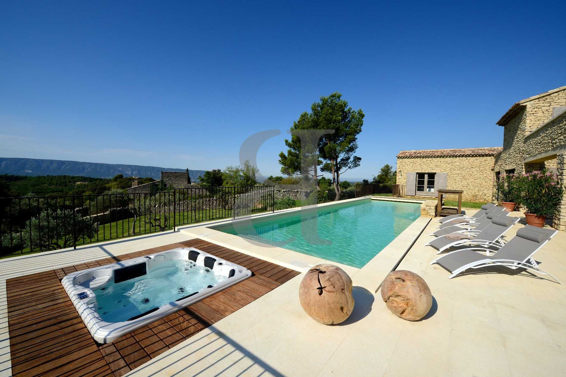 House in Gordes, Provence-Alpes-Cote d'Azur 10829884