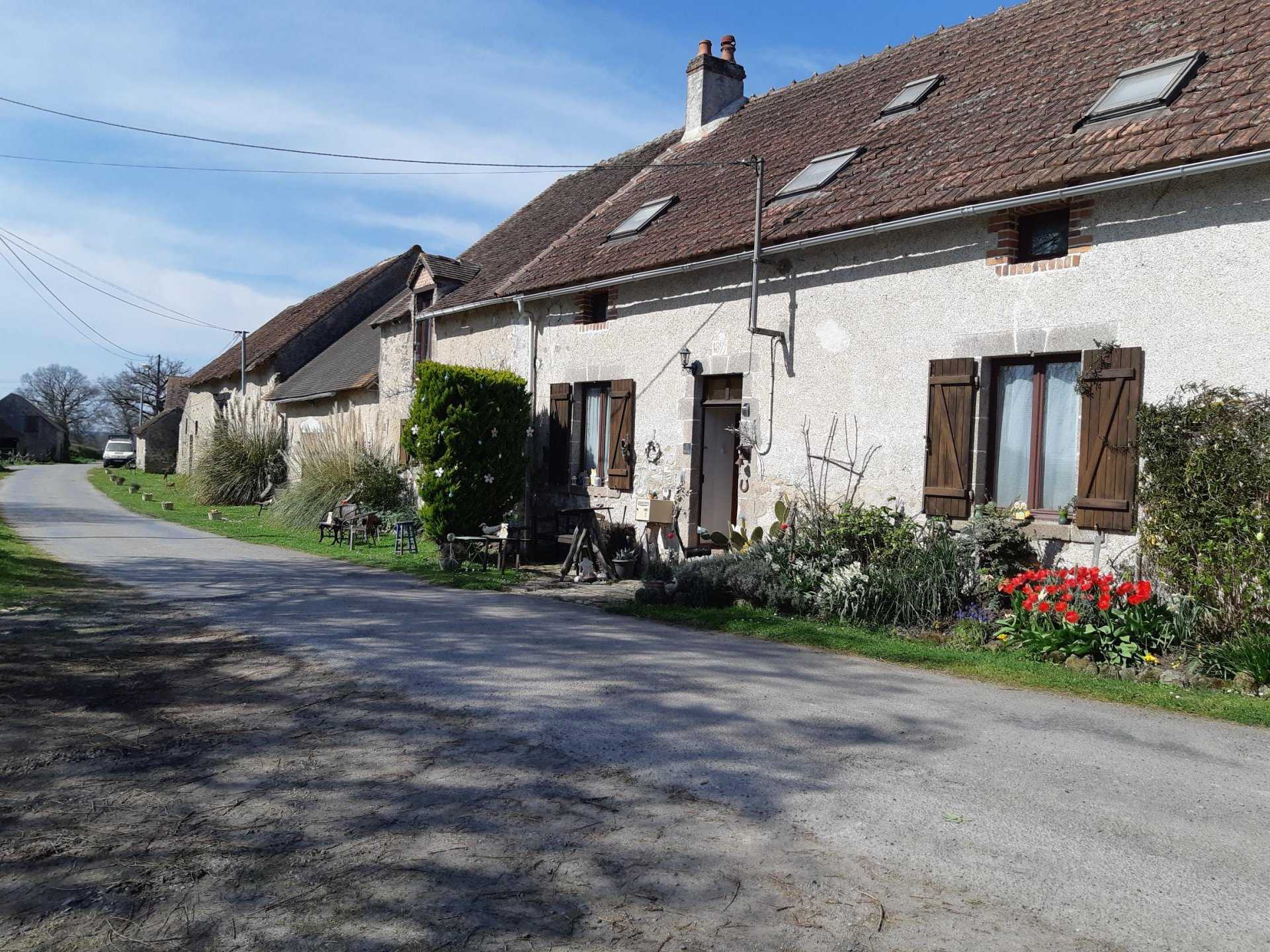 House in Saint-Leger-Magnazeix, Nouvelle-Aquitaine 10829935