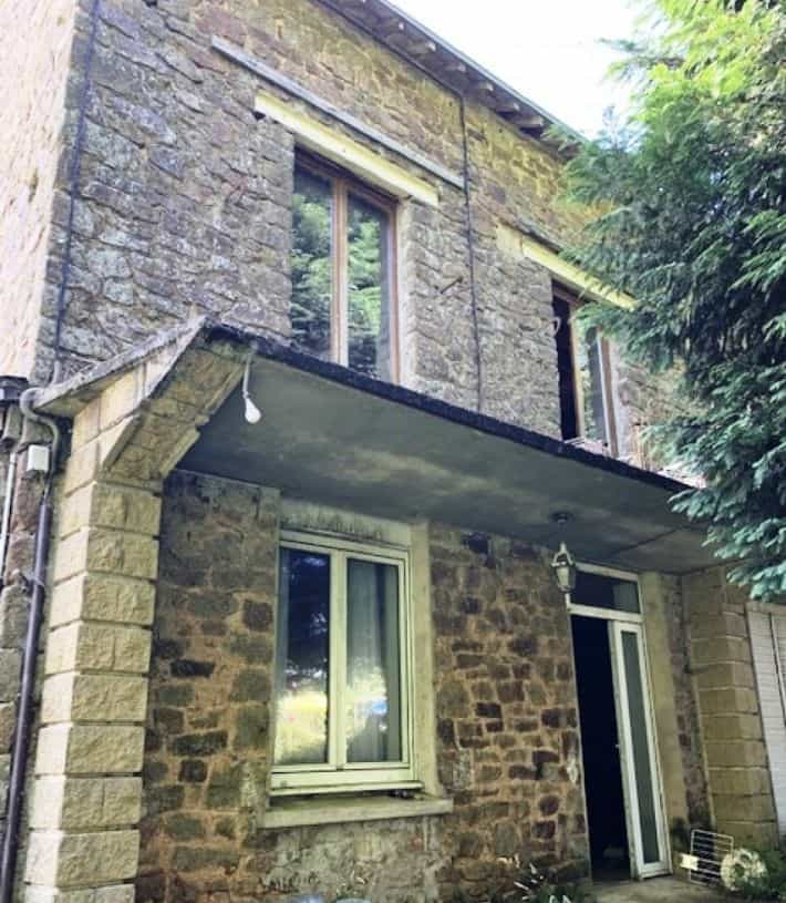 σπίτι σε Ambrières-les-Vallées, Pays de la Loire 10829948