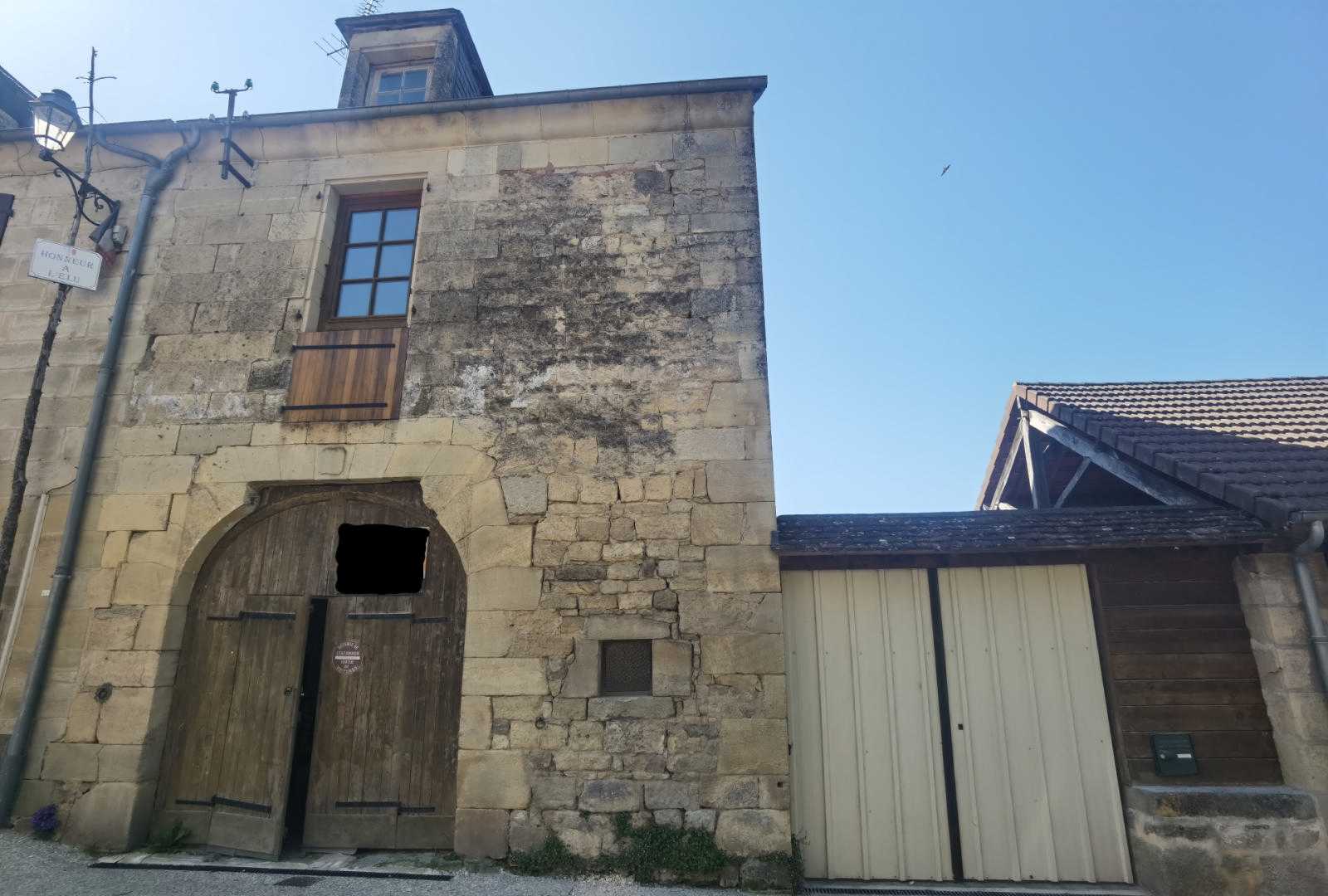 rumah dalam Hautefort, Nouvelle-Aquitaine 10829951