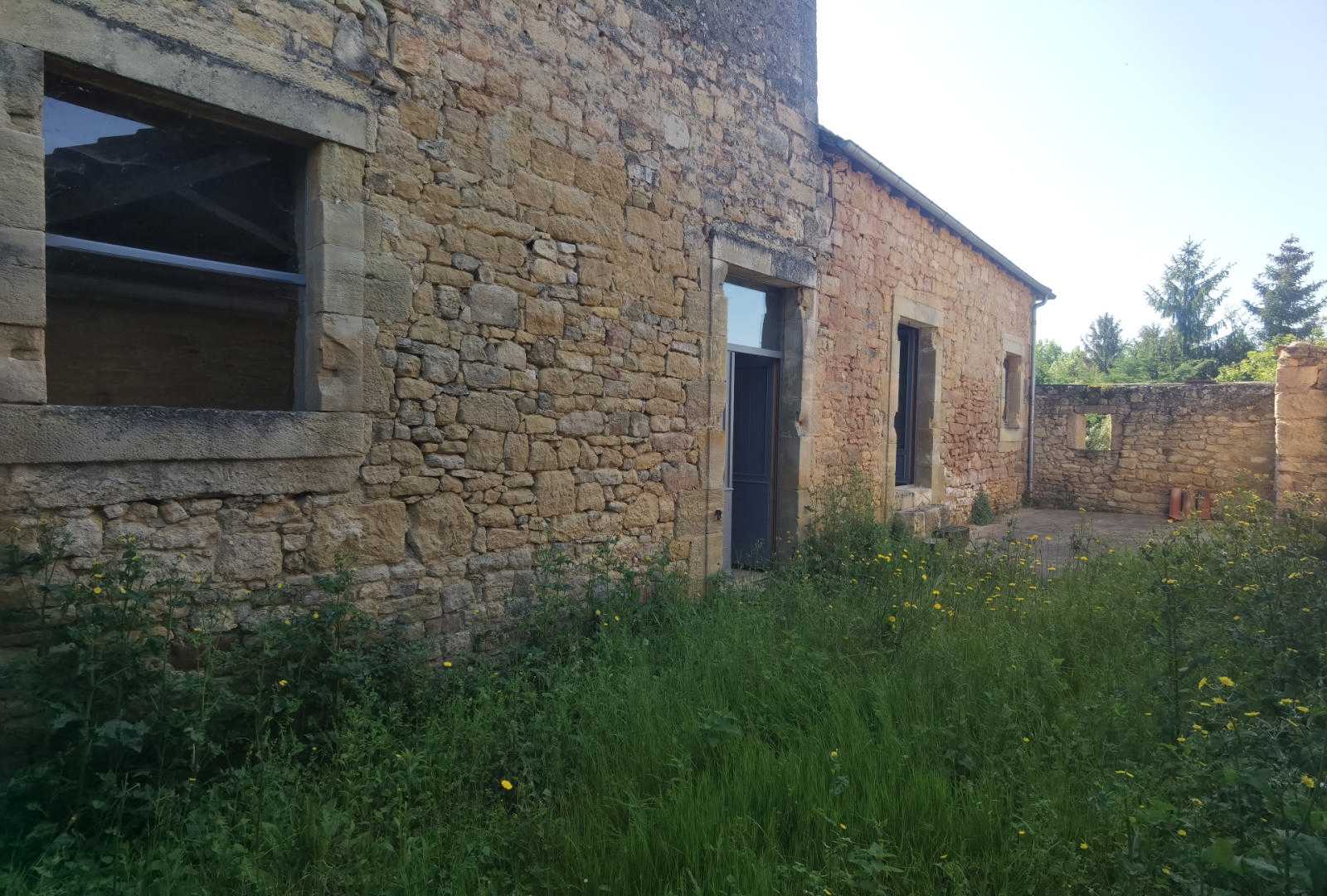 rumah dalam Hautefort, Nouvelle-Aquitaine 10829951