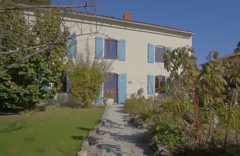 House in Ruffec, Nouvelle-Aquitaine 10829958