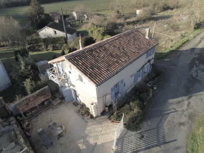 жилой дом в Bagnizeau, Nouvelle-Aquitaine 10830002