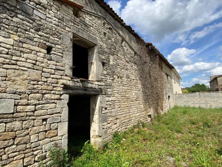 بيت في Civray, Nouvelle-Aquitaine 10830014