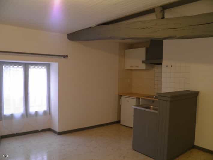 Condominium in Ruffec, Nouvelle-Aquitanië 10830134