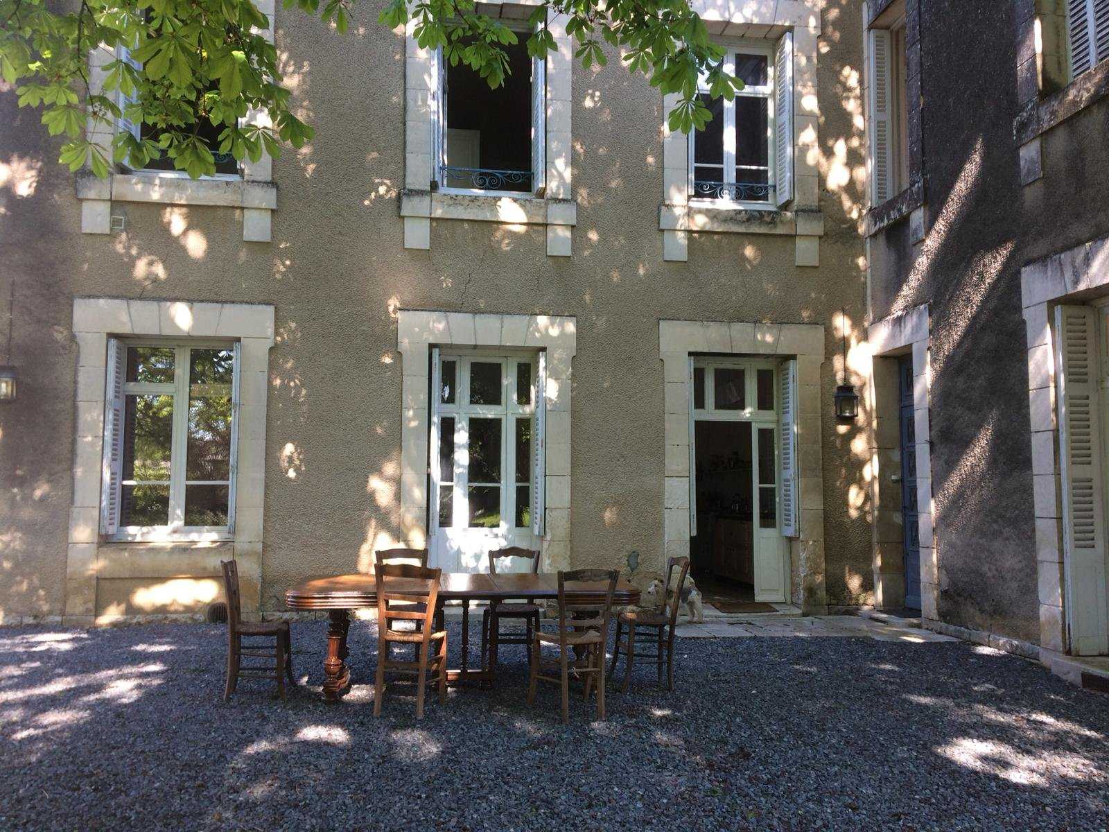 Talo sisään Usson-du-Poitou, Nouvelle-Aquitaine 10830284