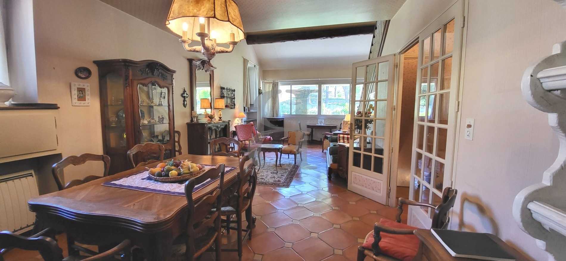 Huis in Vaison-la-Romaine, Provence-Alpes-Côte d'Azur 10830340