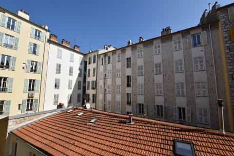 公寓 在 Nice, Provence-Alpes-Côte d'Azur 10830393