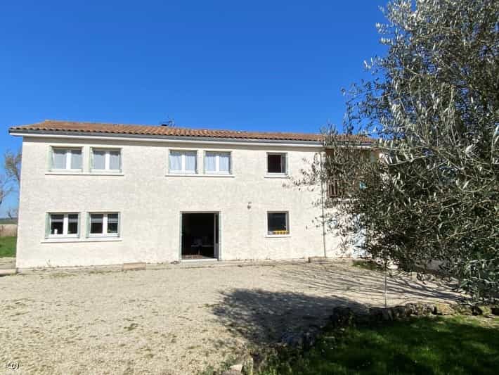 房子 在 Aunac-sur-Charente, Nouvelle-Aquitaine 10830473
