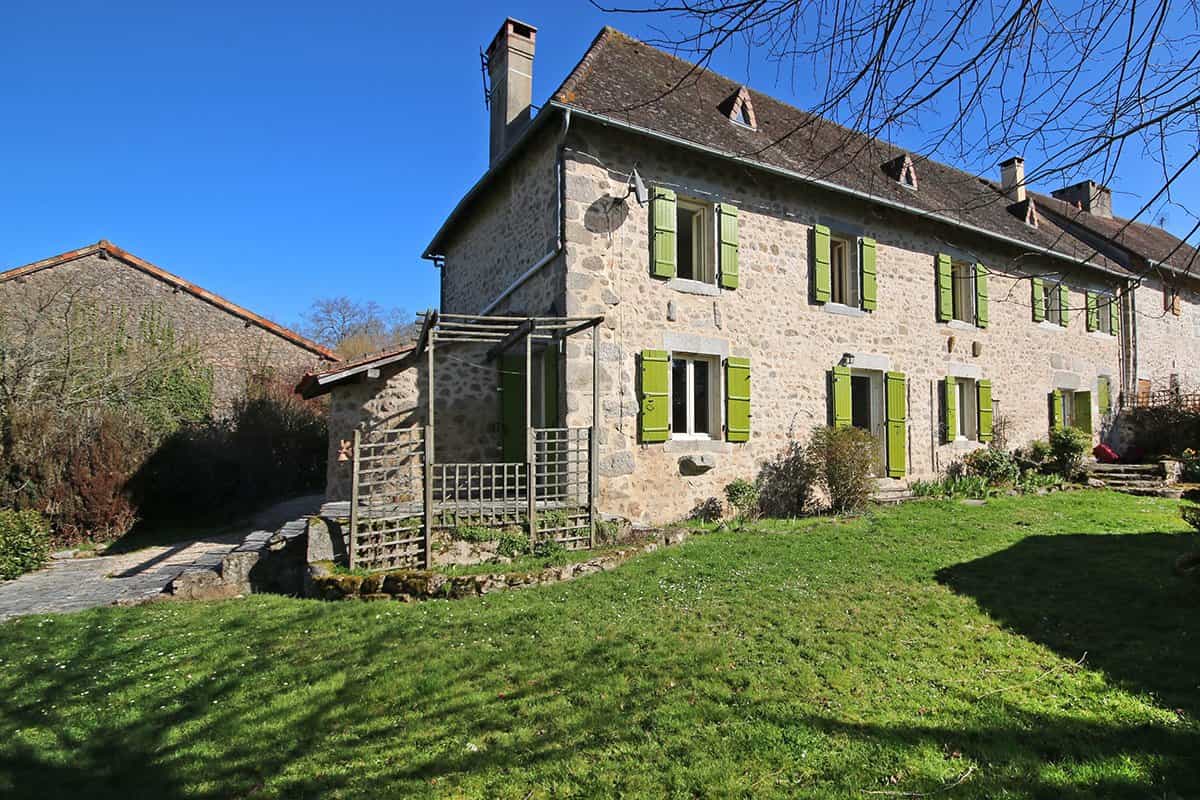 rumah dalam Piegut-Pluviers, Nouvelle-Aquitaine 10830556