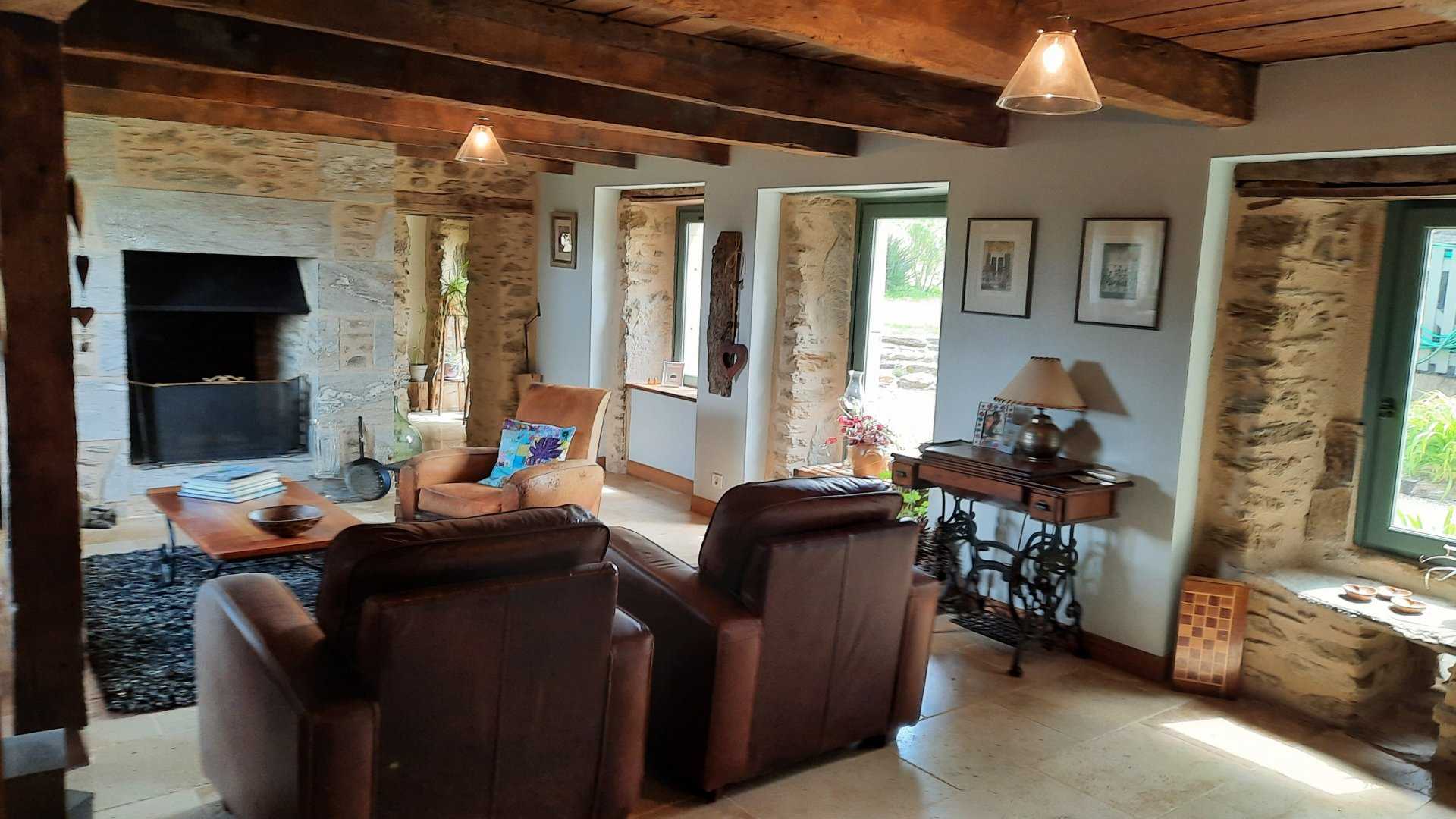 मकान में La Salvetat-Peyralès, Occitanie 10830565