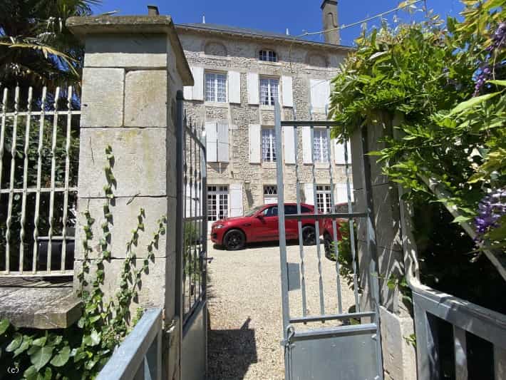 casa en Civray, Nouvelle-Aquitaine 10830671