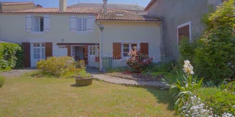 σπίτι σε Sauze-Vaussais, Nouvelle-Aquitaine 10830688