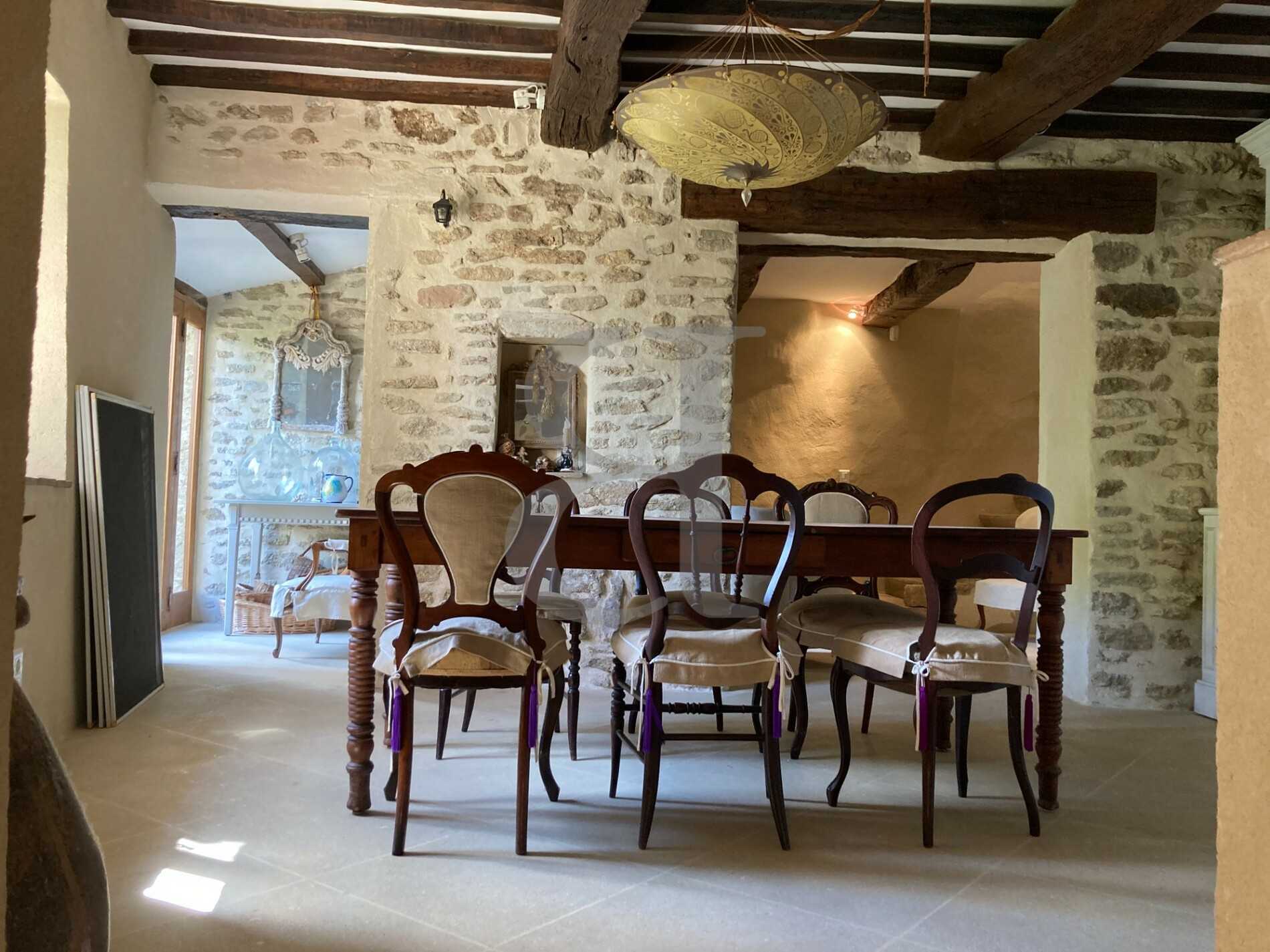 Talo sisään Vaison-la-Romaine, Provence-Alpes-Côte d'Azur 10830696
