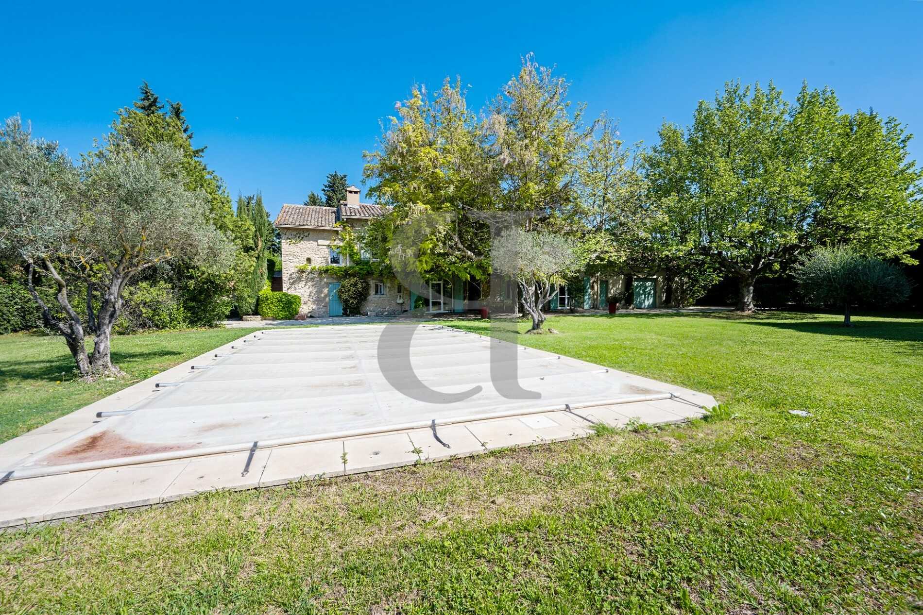 House in L'Isle-sur-la-Sorgue, Provence-Alpes-Cote d'Azur 10830702