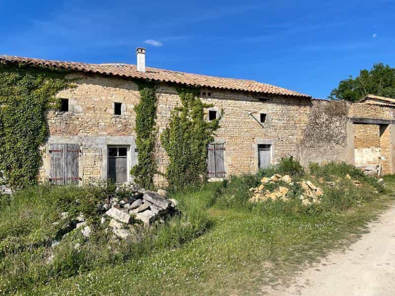 House in Sauze-Vaussais, Nouvelle-Aquitaine 10830752