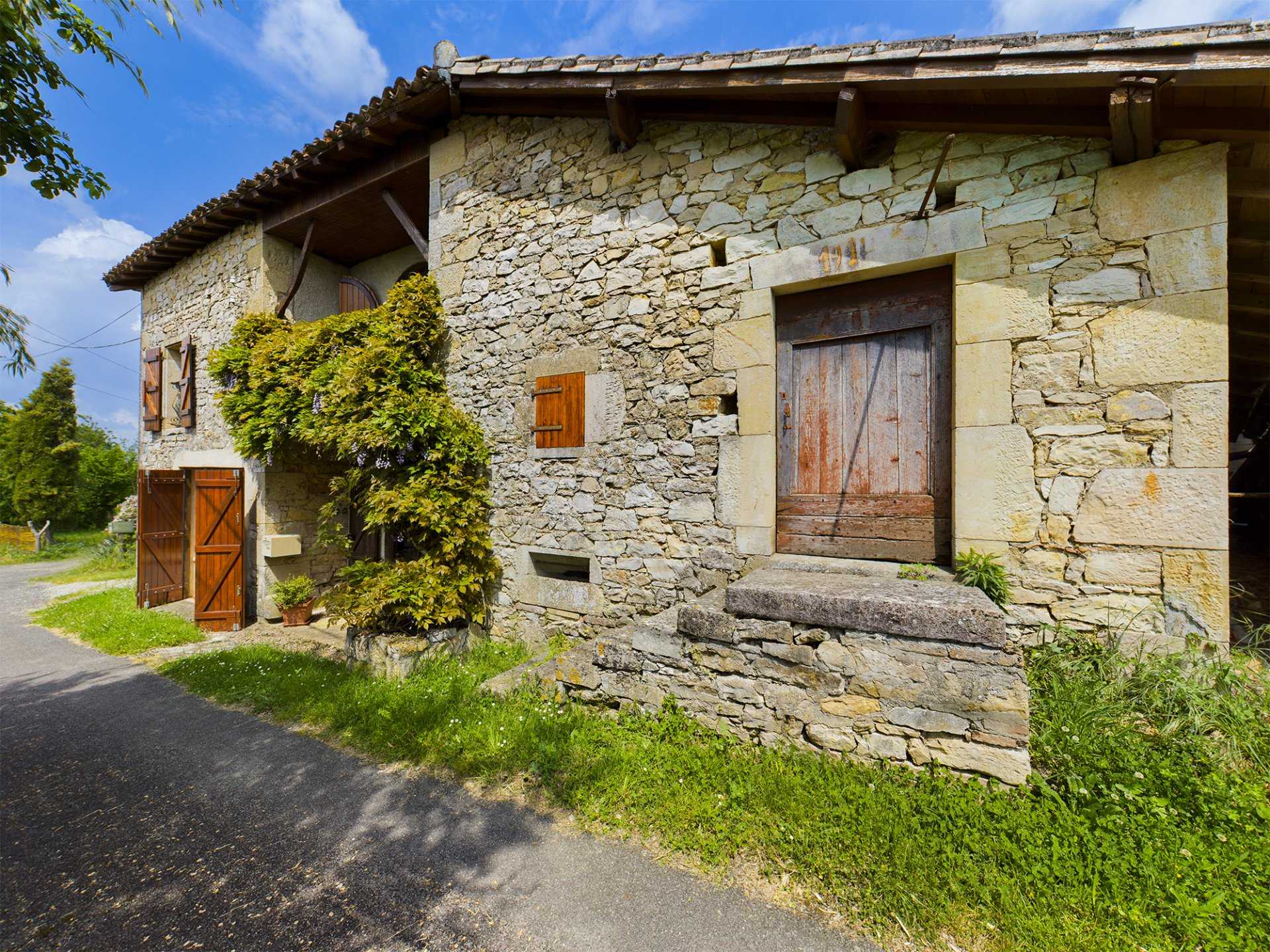 Talo sisään Puycelsi, Occitanie 10830815