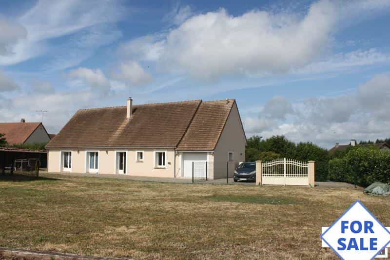 House in Nogent-le-Bernard, Pays de la Loire 10830879
