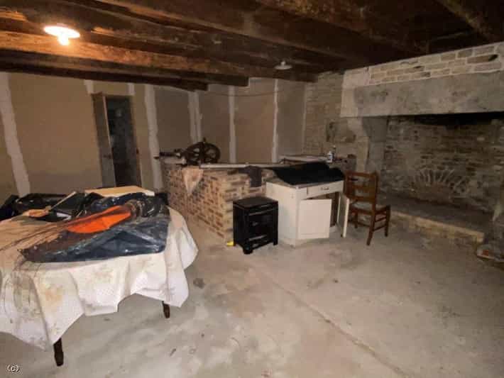 σπίτι σε Aunac-sur-Charente, Nouvelle-Aquitaine 10830881