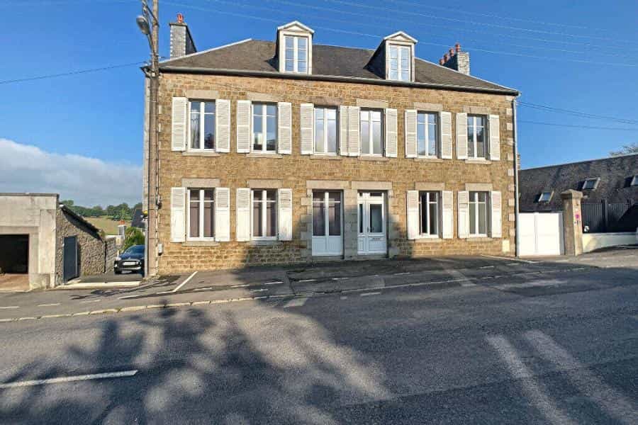 Hus i Villedieu-les-Poeles, Normandie 10830918