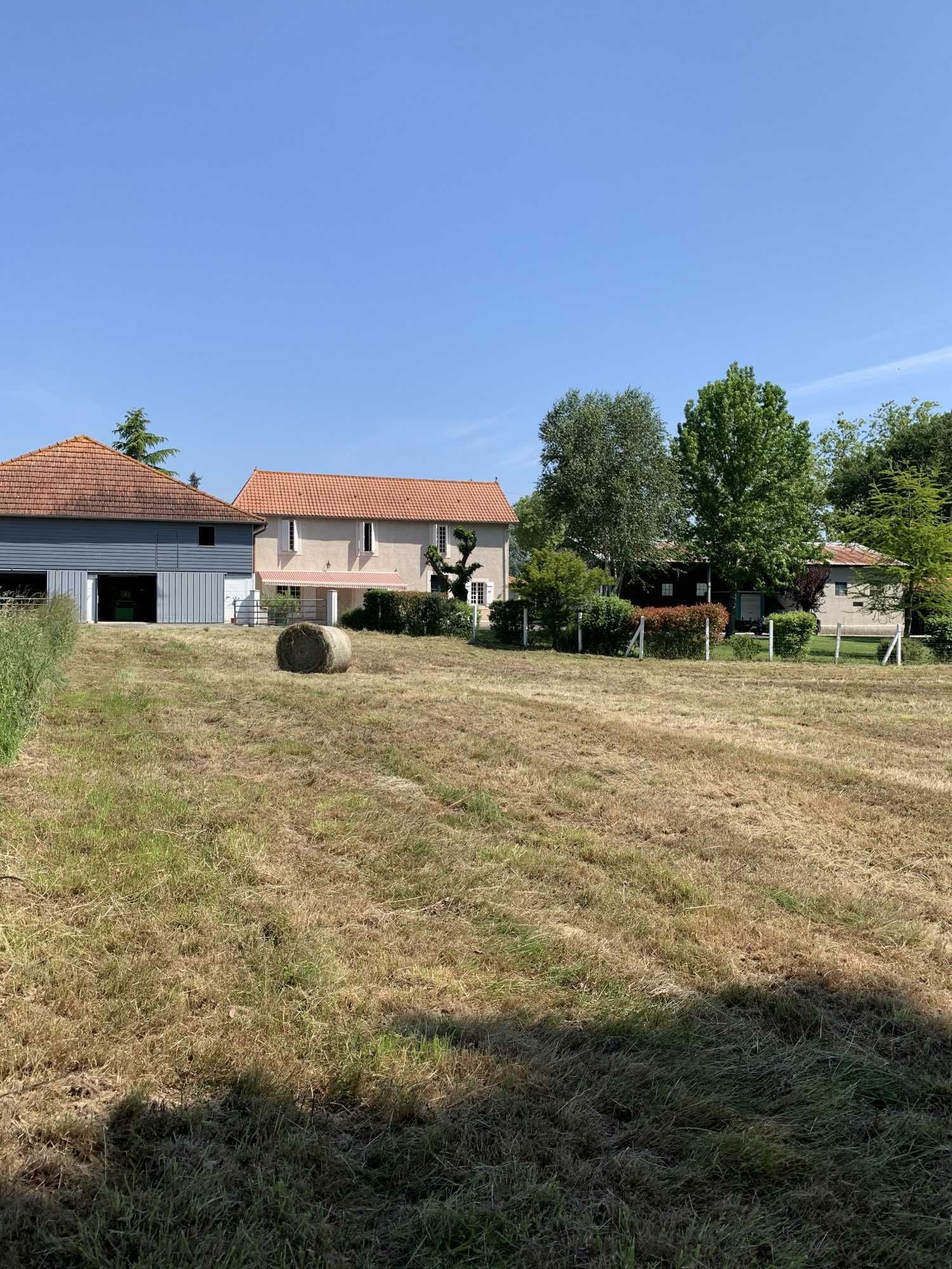 Rumah di Miélan, Occitanie 10830977