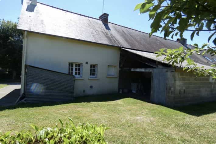 房子 在 Carentoir, Brittany 10831069