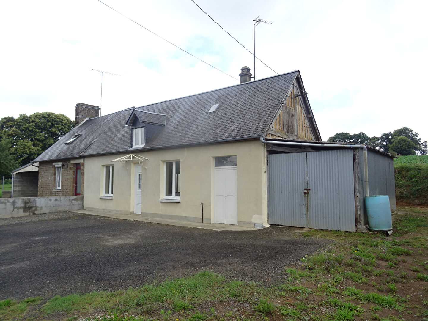 房子 在 Saint-Symphorien-des-Monts, Normandie 10831325