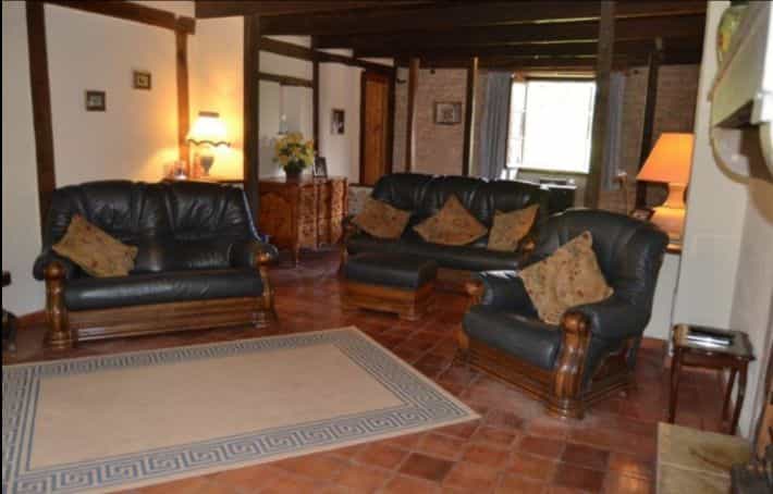 House in Champagne-Mouton, Nouvelle-Aquitaine 10831483