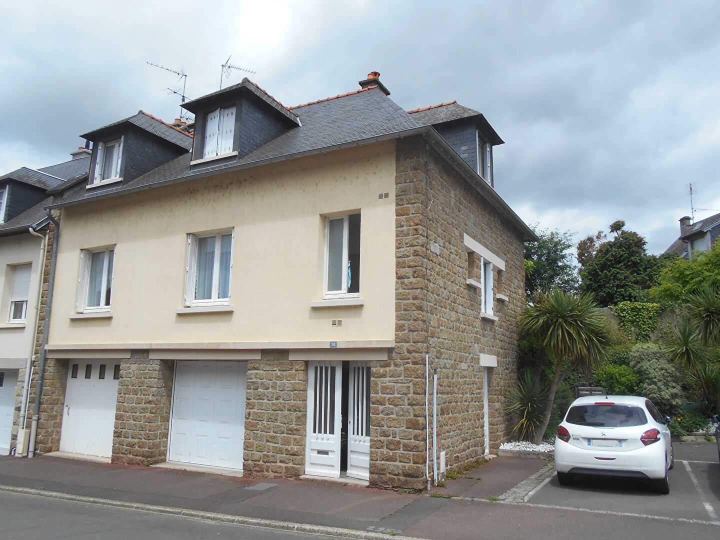 rumah dalam Moulines, Normandy 10831593