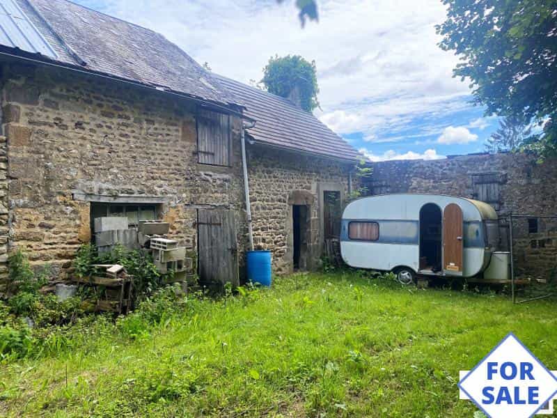 House in Saint-Leonard-des-Bois, Pays de la Loire 10831648