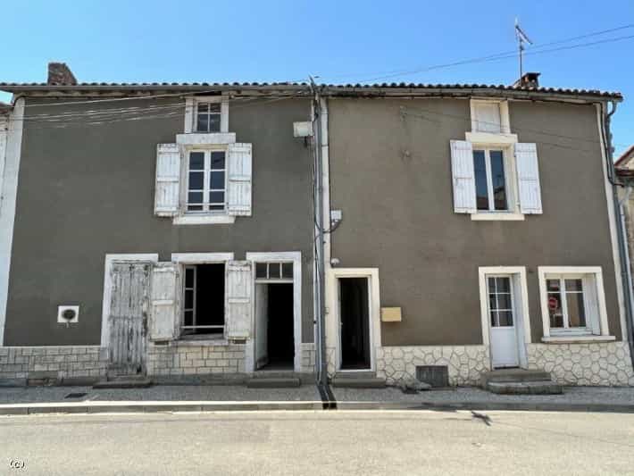 σπίτι σε Condac, Nouvelle-Aquitaine 10831742