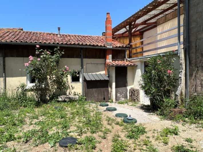 House in Condac, Nouvelle-Aquitaine 10831742