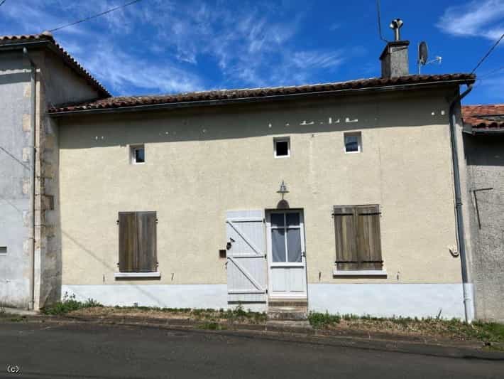 मकान में Civray, Nouvelle-Aquitaine 10831871