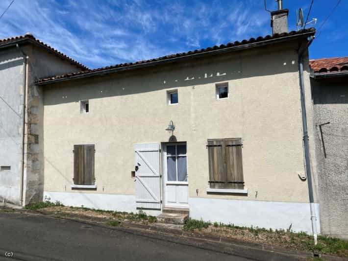 मकान में Civray, Nouvelle-Aquitaine 10831871