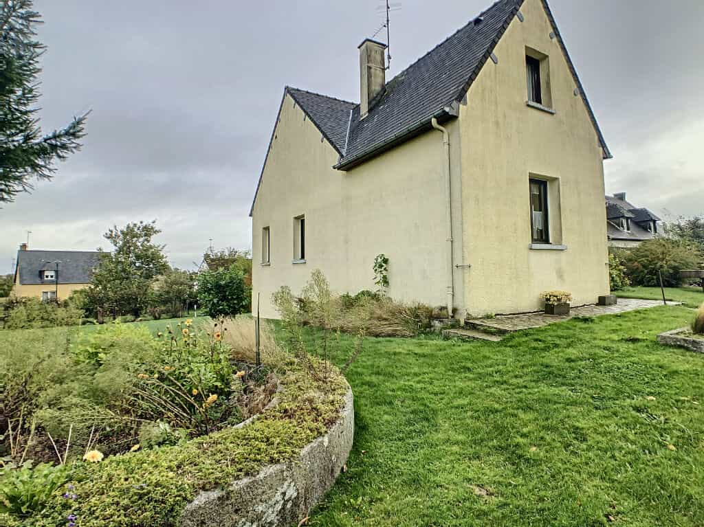 House in Buais-les-Monts, Normandy 10831929