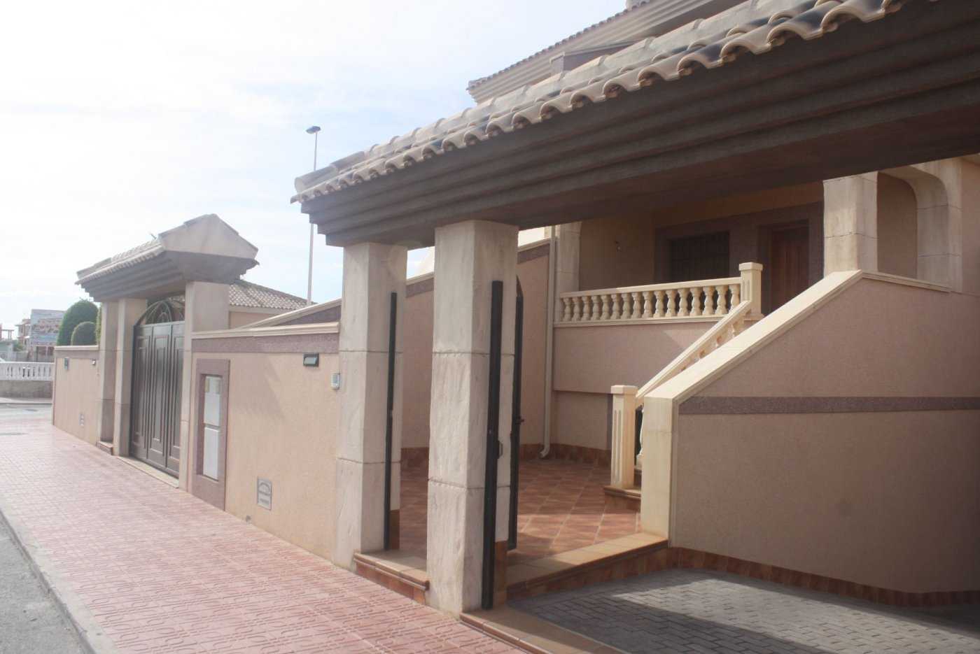 House in Torrevieja, Comunidad Valenciana 10832711