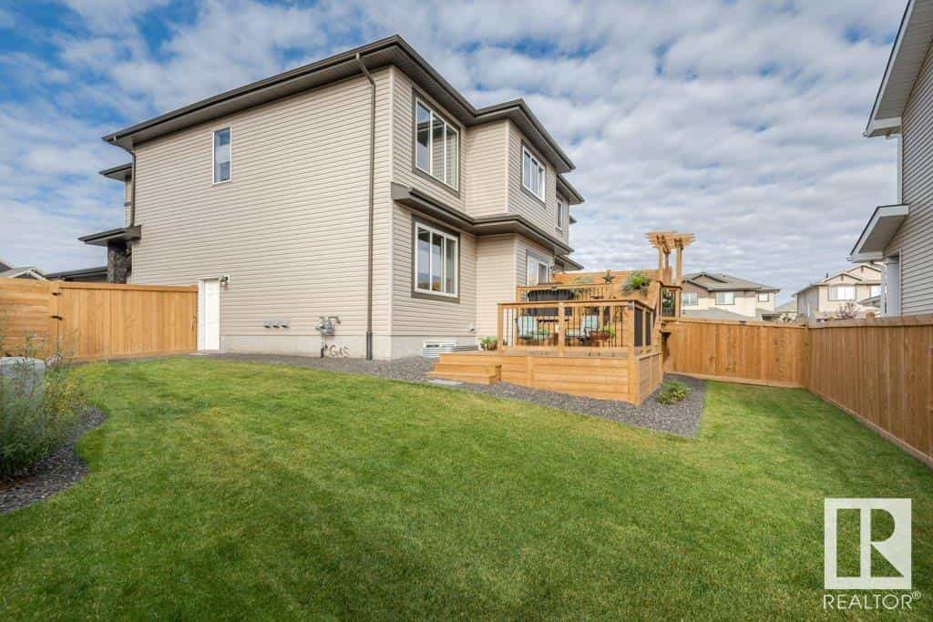 House in Spruce Grove, Alberta 10832774