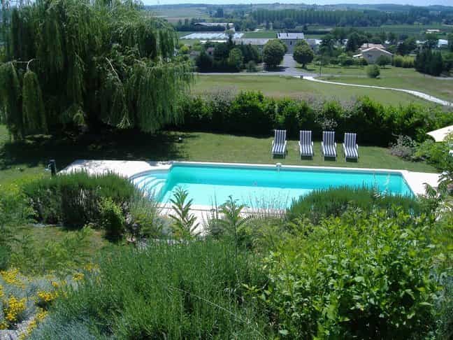 House in Duras, Nouvelle-Aquitaine 10832798