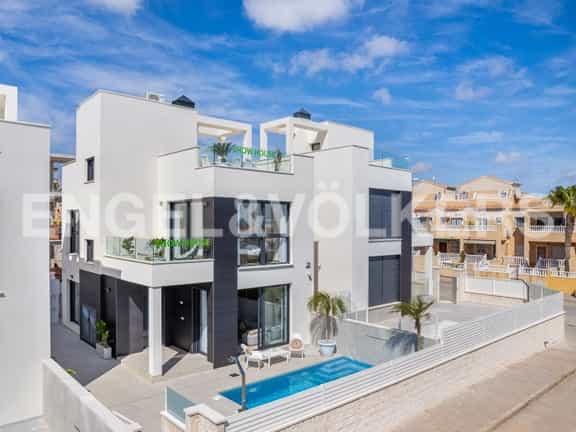 House in Torrevieja, Valencia 10833000