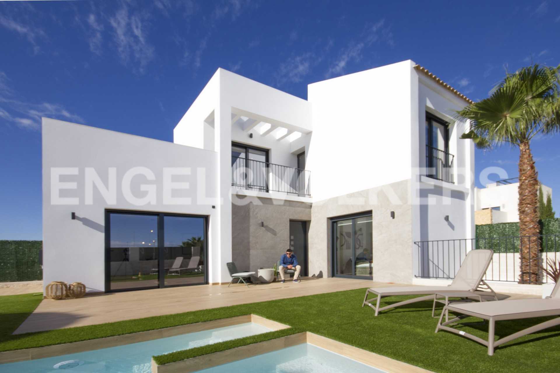 House in Torrevieja, Valencian Community 10833020