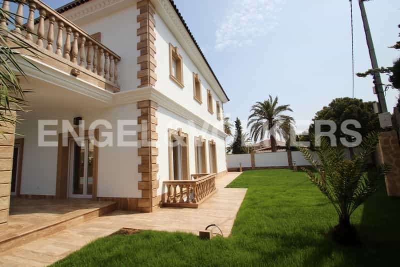 жилой дом в Torrevieja, Valencian Community 10833135