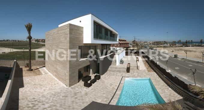 House in Pilar de la Horadada, Valencia 10833229