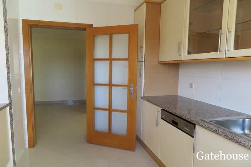 Condominium in Quarteira, Faro 10833755