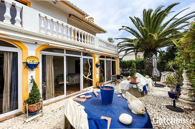 House in Praia da Luz, Faro District 10833936
