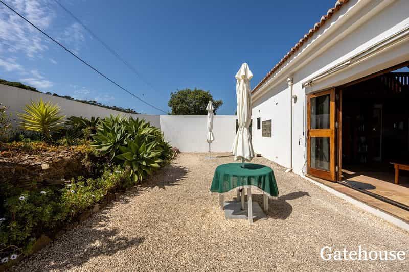 House in , Faro District 10833962