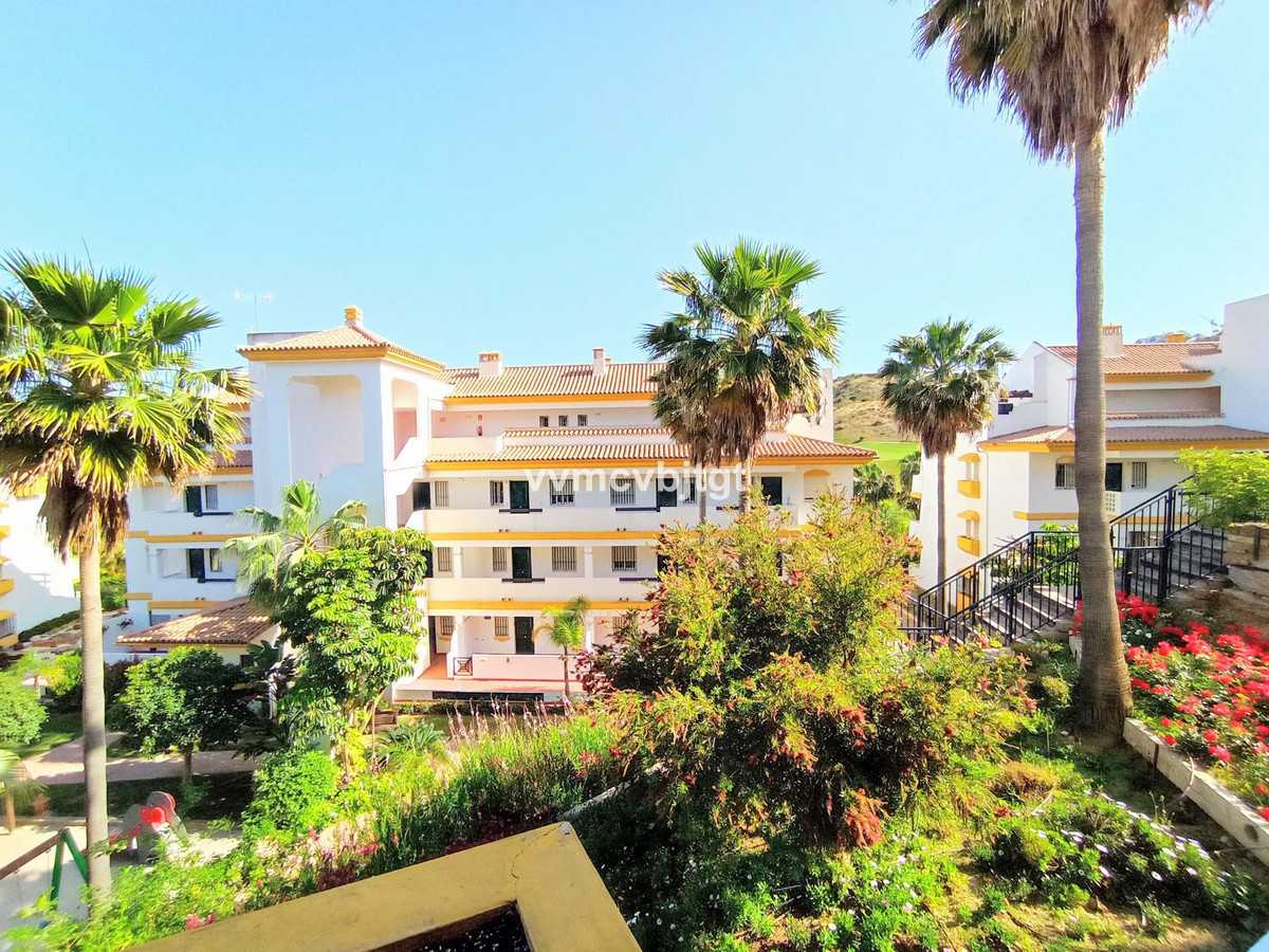 Condominium in Fuengirola, Andalusia 10834281