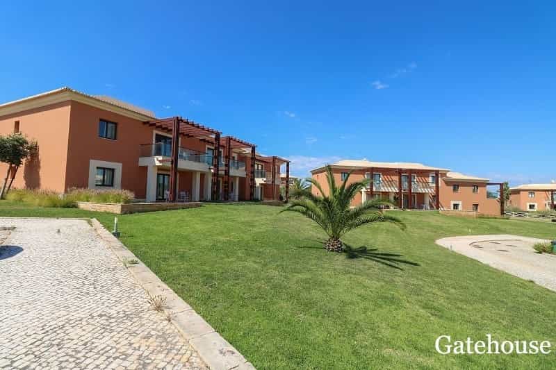 Condominium in Carvoeiro, Faro 10834434