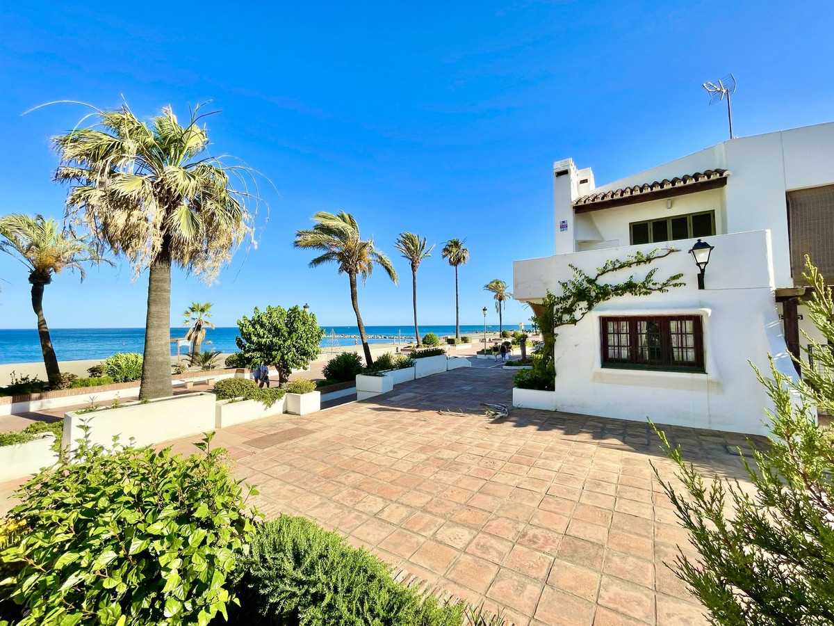 Eigentumswohnung im Puerto de la Duquesa, Andalusia 10834976